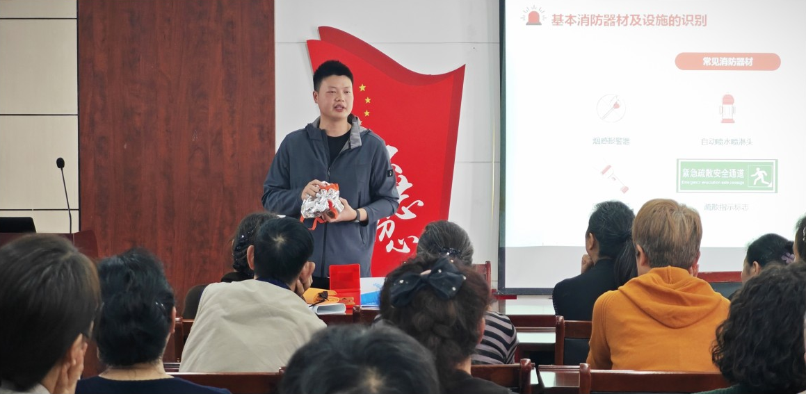 依愛消防重陽進(jìn)社區(qū)，金秋慰問情暖夕陽紅